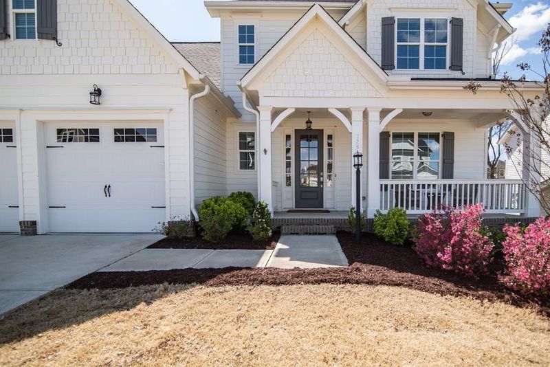328 Quaker Meadows Ct, Holly Springs, NC 27540