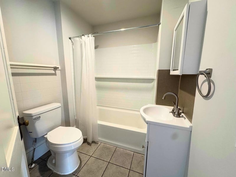 328 Sellars St, Burlington, NC 27217