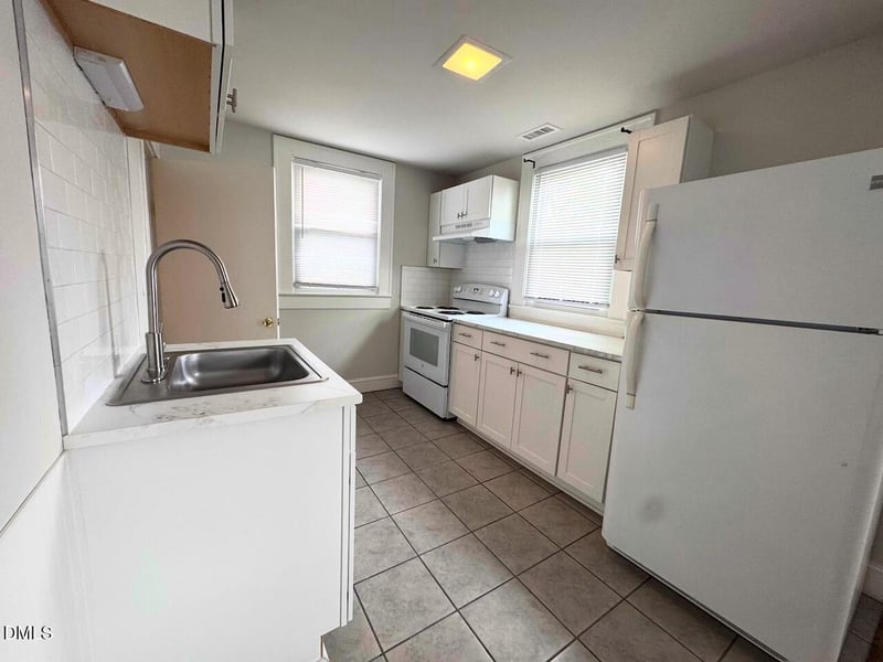 328 Sellars St, Burlington, NC 27217