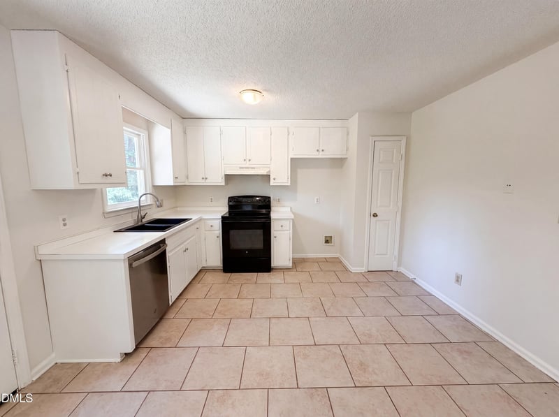 328 Thornwood Ln, Youngsville, NC 27596