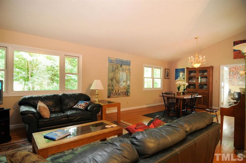 328 Umstead Dr, Chapel Hill, NC 27516