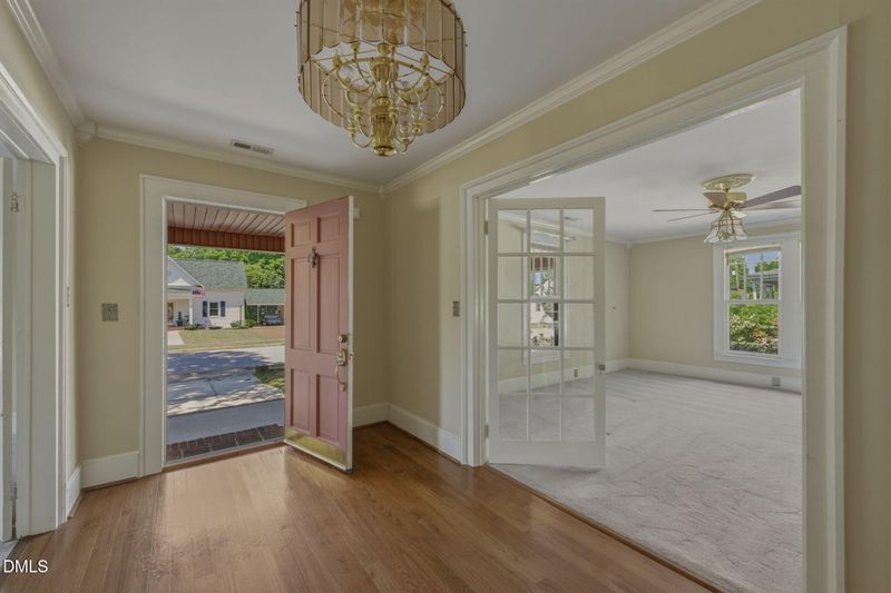 329 S Barbour St, Clayton, NC 27520