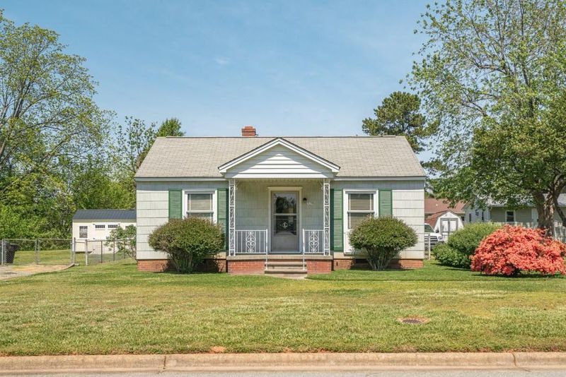 329 Carden St, Burlington, NC 27215
