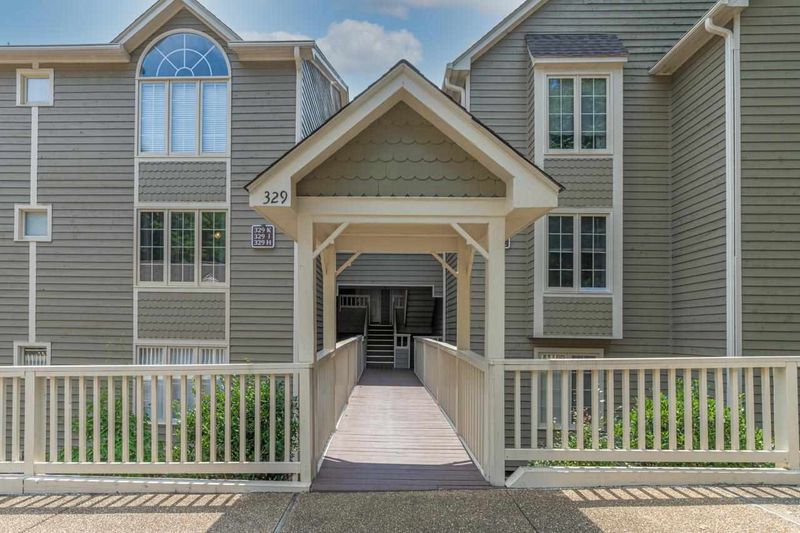 329 Glen Echo Ln #J, Cary, NC 27518