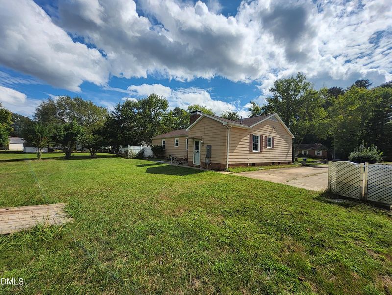 329 Rippling Stream Rd, Durham, NC 27704