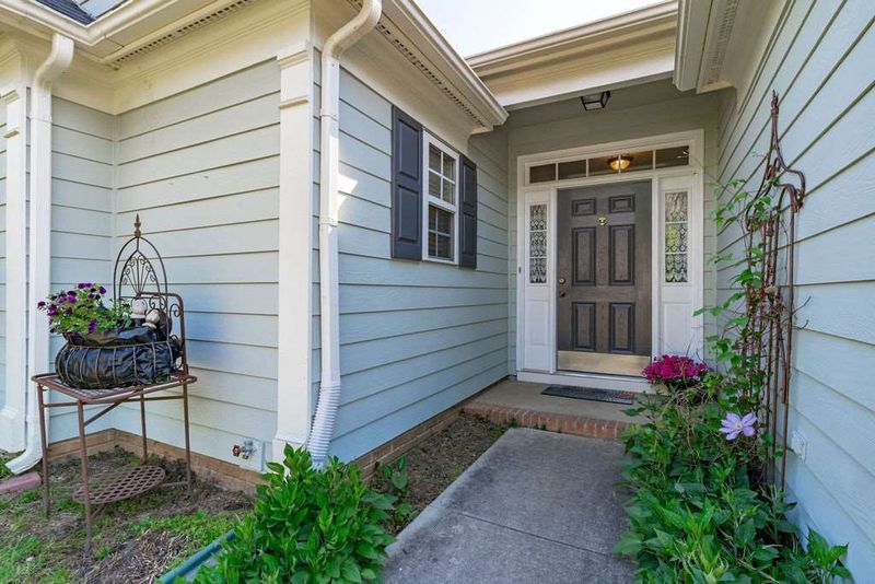 329 Stone Hedge Ct, Holly Springs, NC 27540