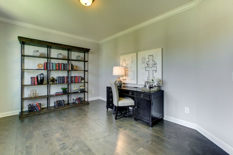 329 W Wellesley Dr, Clayton, NC 27520