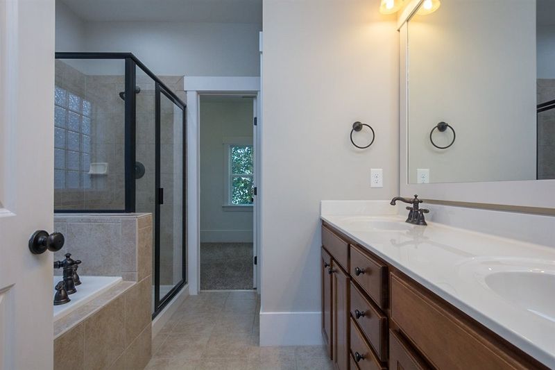 33 Fallenwood Ln, Chapel Hill, NC 27516