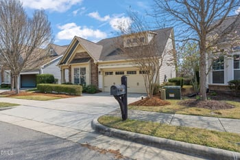 33 Heatherwood Dr, Chapel Hill, NC 27516