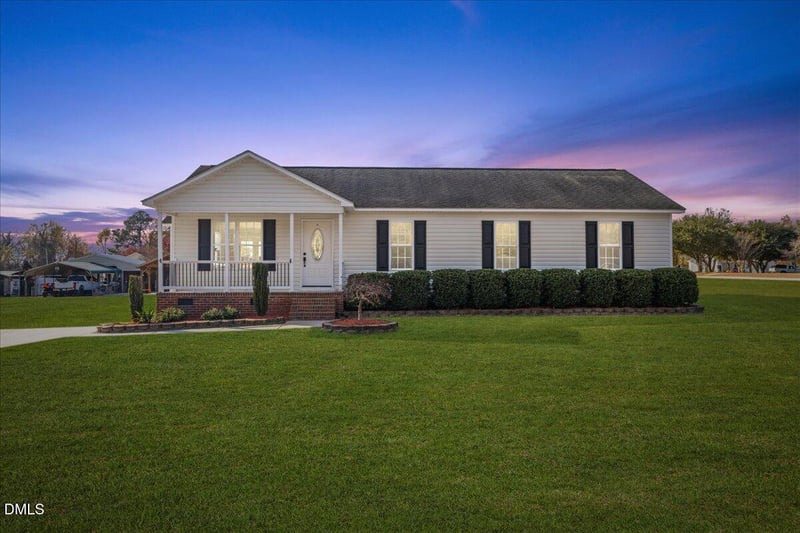 33 Meade Dr, Four Oaks, NC 27524