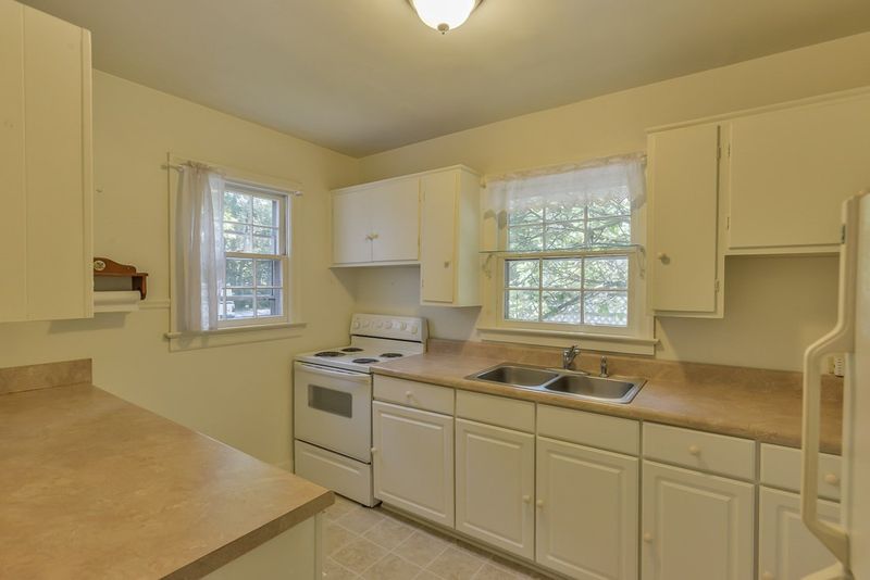 33 Rogerson Dr, Chapel Hill, NC 27517