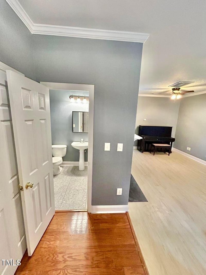 33 Sharpstone Ln, Durham, NC 27703