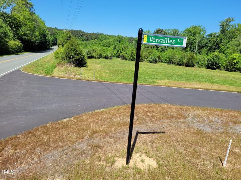 33 Versailles Ln, Pittsboro, NC 27312