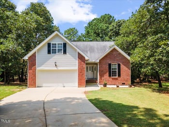 33 Woodbury Ln, Sanford, NC 27332