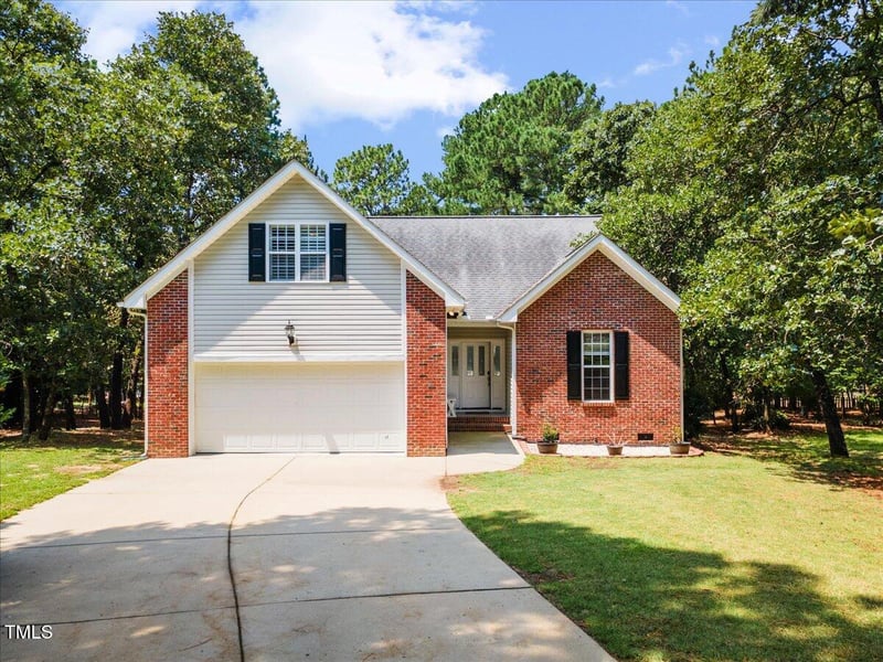 33 Woodbury Ln, Sanford, NC 27332