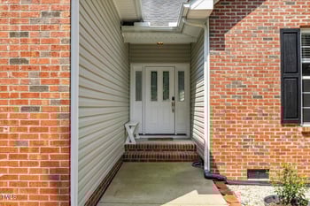 33 Woodbury Ln, Sanford, NC 27332