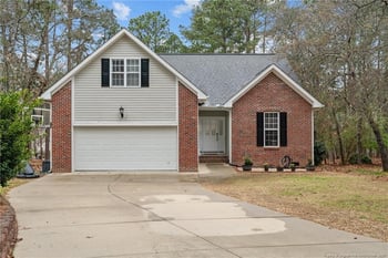 33 Woodbury Ln, Sanford, NC 27332