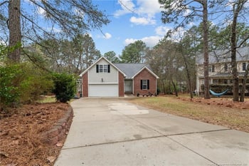 33 Woodbury Ln, Sanford, NC 27332