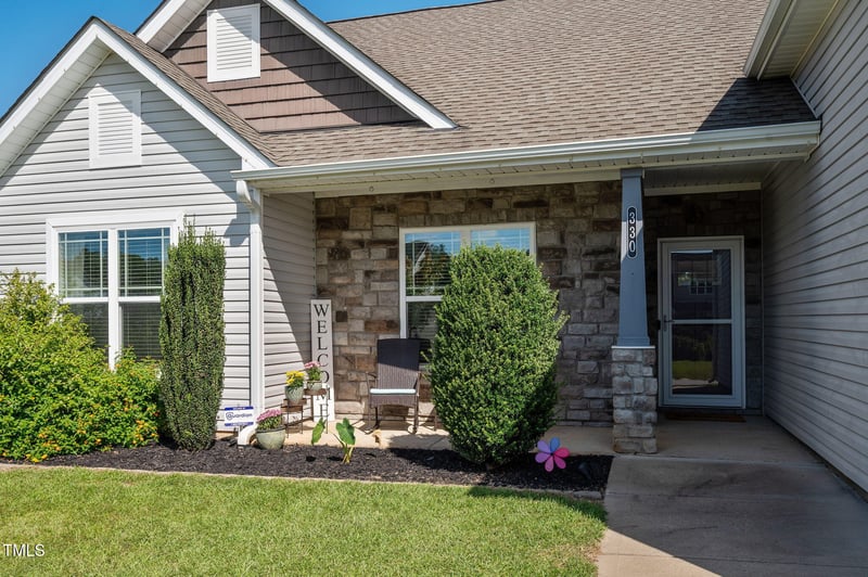 330 Avery Pond Dr, Fuquay Varina, NC 27526