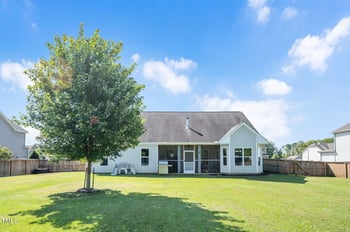 330 Avery Pond Dr, Fuquay Varina, NC 27526