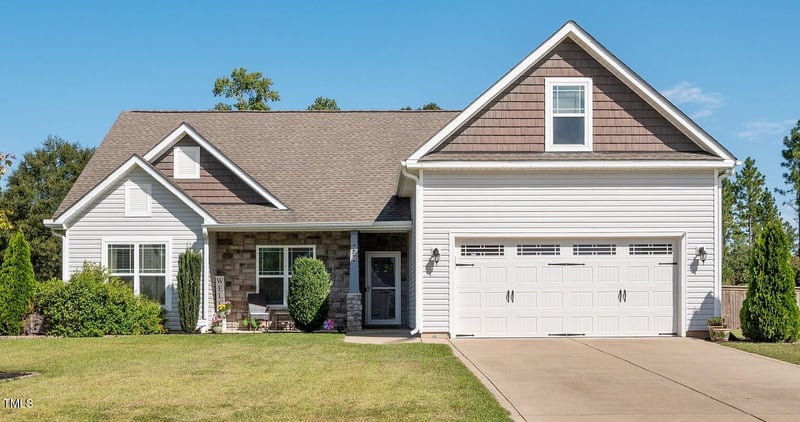 330 Avery Pond Dr, Fuquay Varina, NC 27526