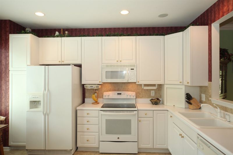 330 Center Pointe Dr, Cary, NC 27513