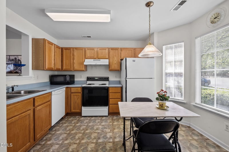 330 Standish Dr, Chapel Hill, NC 27517