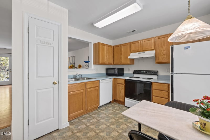 330 Standish Dr, Chapel Hill, NC 27517