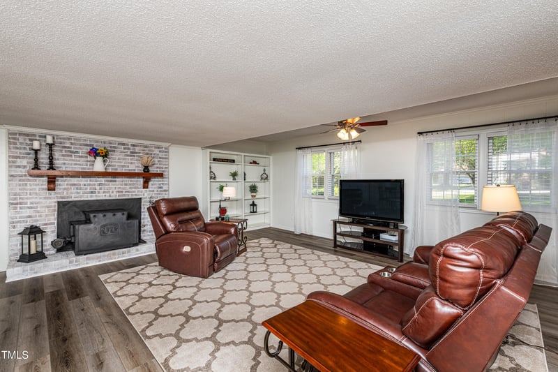 3301 Manor Ridge Dr, Raleigh, NC 27603