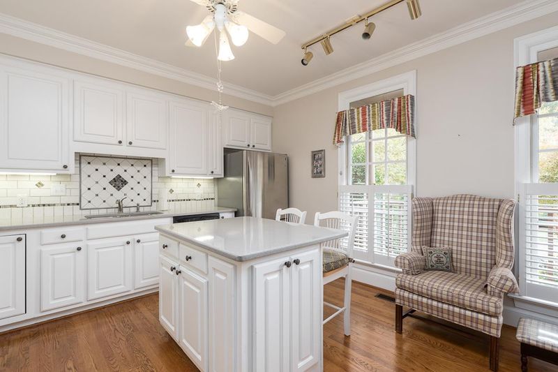 3302 Ridgecrest Ct, Raleigh, NC 27607