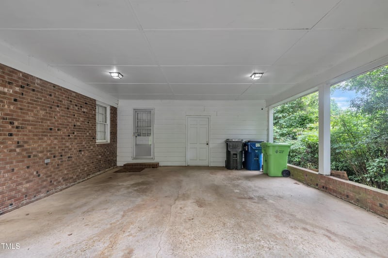 3304 Redbud Ln, Raleigh, NC 27607