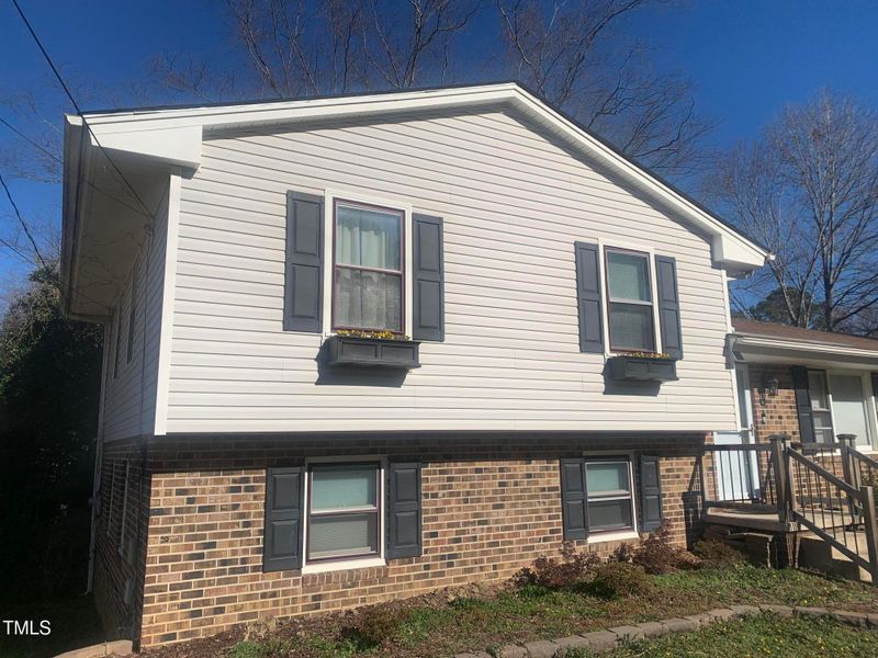 3305 Ingram Dr, Raleigh, NC 27604