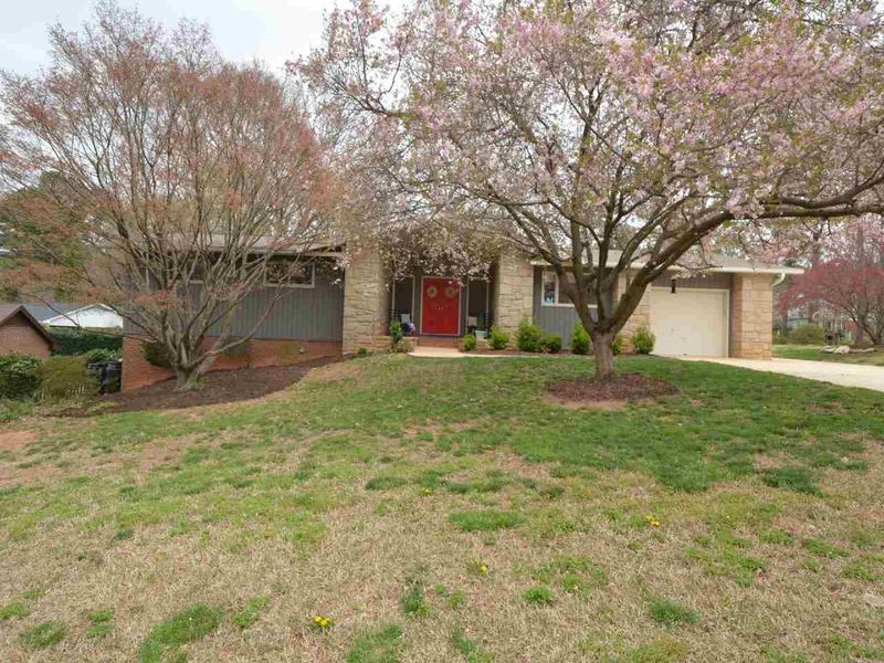 3306 Malibu Dr, Raleigh, NC 27607