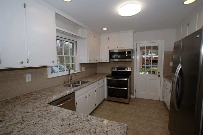 3306 Mesa Ct, Raleigh, NC 27607
