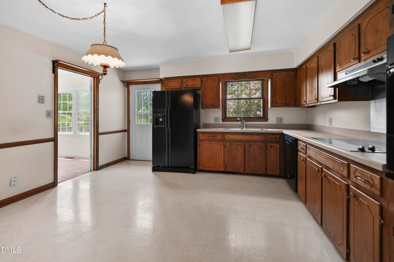3307 Roundtree Ct, Raleigh, NC 27607