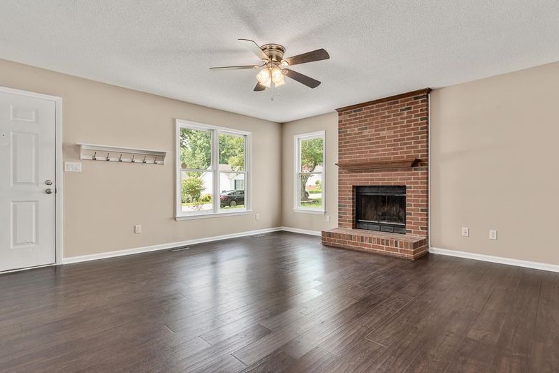 3308 Castlegate Dr, Raleigh, NC 27616