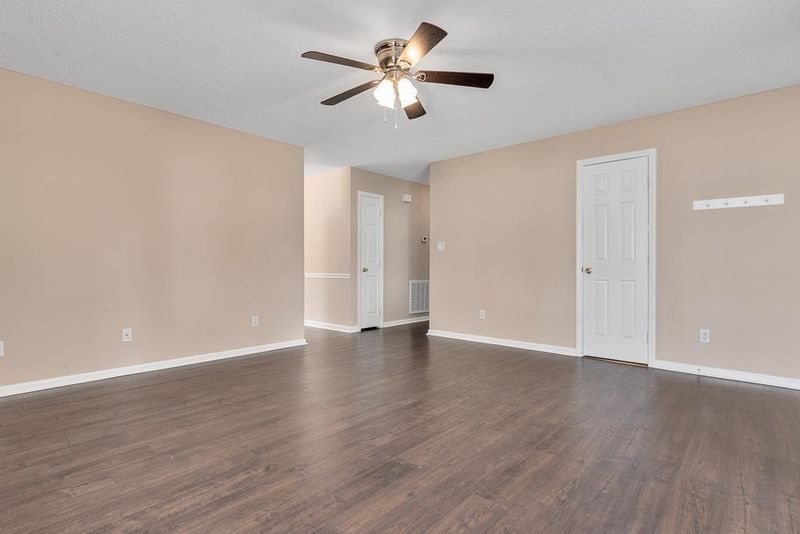 3308 Castlegate Dr, Raleigh, NC 27616