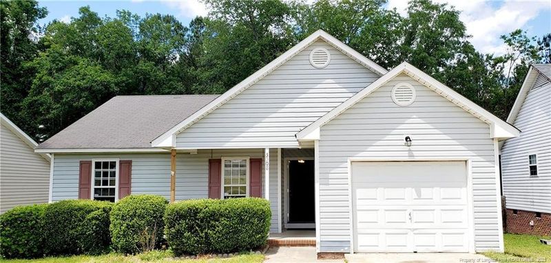3308 Winesap Rd, Hope Mills, NC 28348