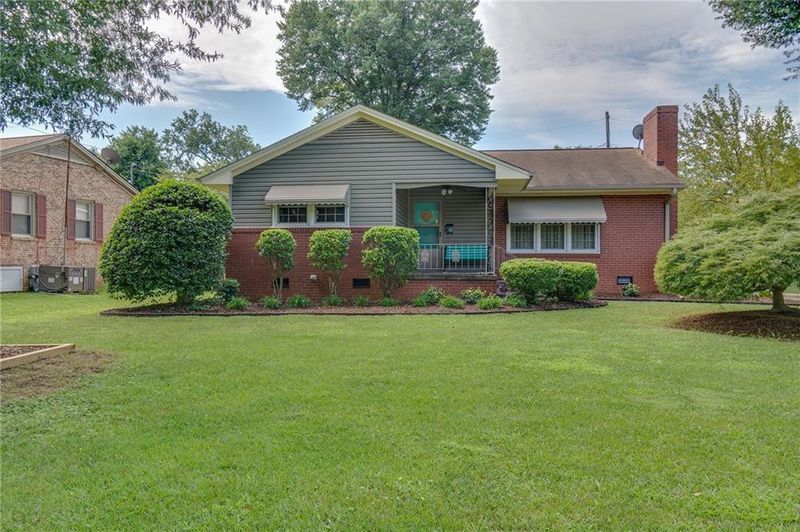 331 Bidney Dr, Burlington, NC 27215