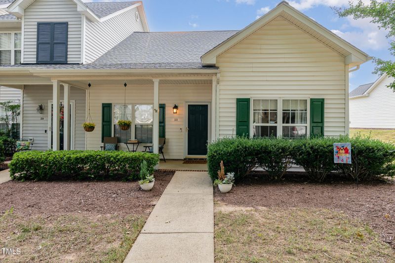 331 Commons Dr, Holly Springs, NC 27540