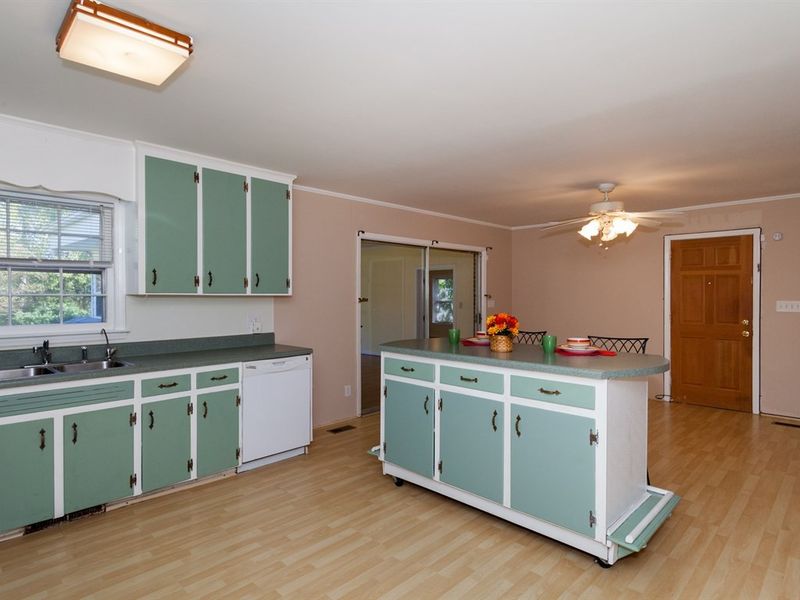 331 Golf Course Dr, Raleigh, NC 27610