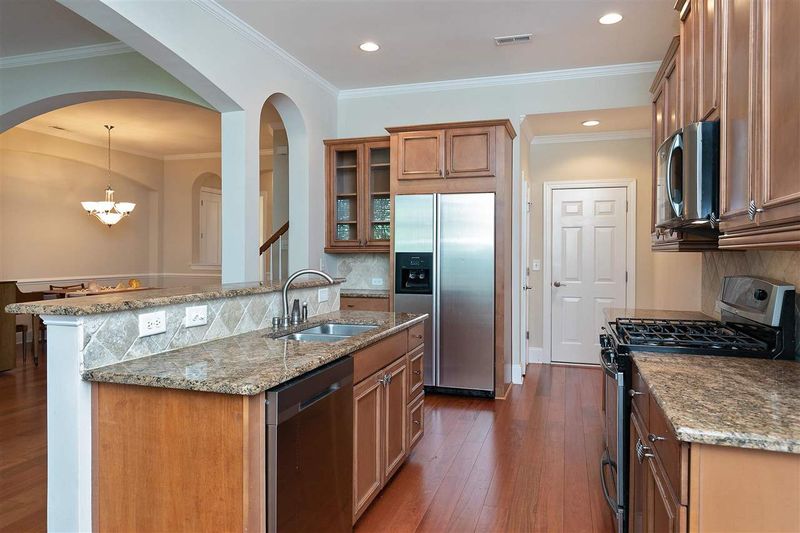 331 Sunstone Dr, Cary, NC 27519