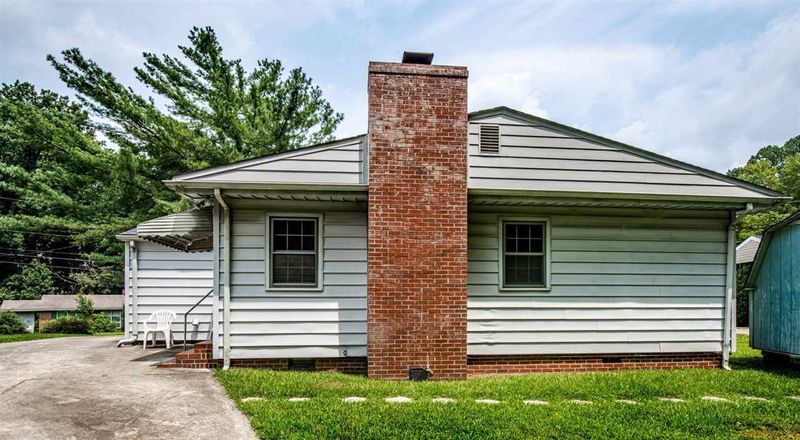 3312 Pinecrest Dr, Raleigh, NC 27609