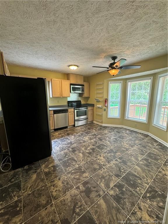 3312 Winesap Rd, Hope Mills, NC 28348