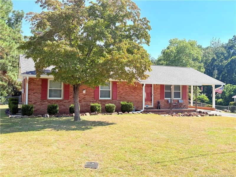3317 Forest Lake Dr, Hope Mills, NC 28348