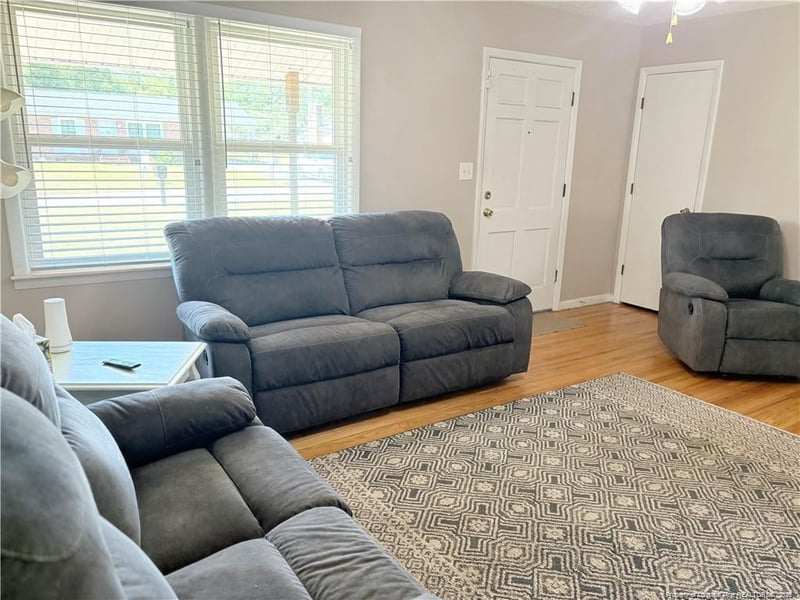 3317 Forest Lake Dr, Hope Mills, NC 28348