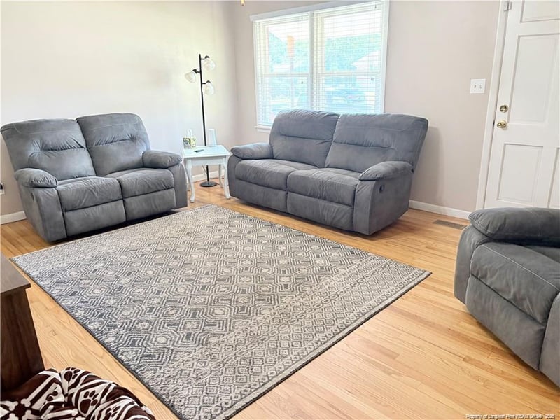 3317 Forest Lake Dr, Hope Mills, NC 28348