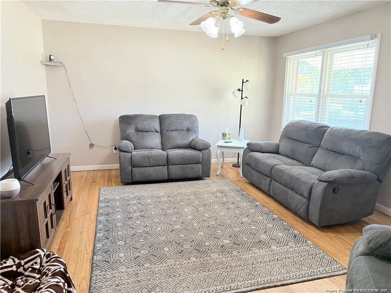 3317 Forest Lake Dr, Hope Mills, NC 28348