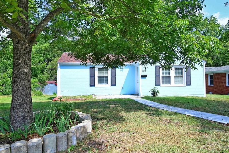 332 W Barnes St, Clayton, NC 27520