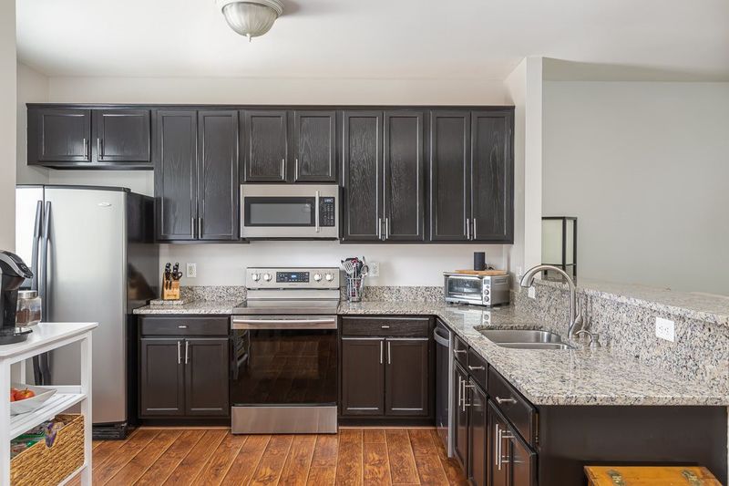 332 Commons Dr, Holly Springs, NC 27540